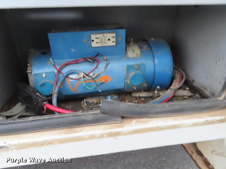 image for item L1478 2009 Freightliner Business Class M2 bucket truck