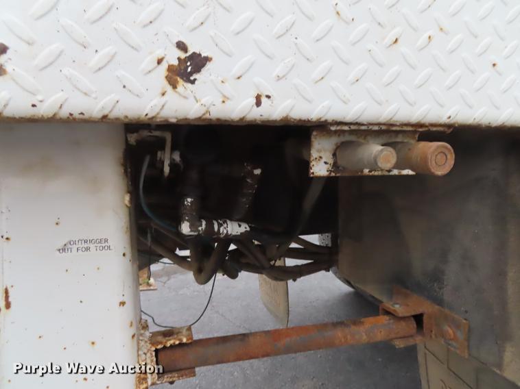 image for item L1478 2009 Freightliner Business Class M2 bucket truck