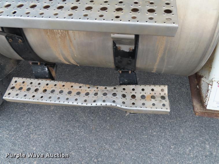 image for item L1479 2009 Freightliner Business Class M2 bucket truck