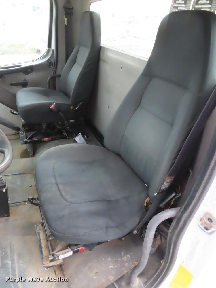 image for item L1479 2009 Freightliner Business Class M2 bucket truck