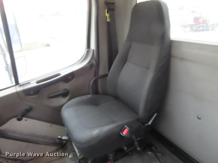 image for item L1479 2009 Freightliner Business Class M2 bucket truck