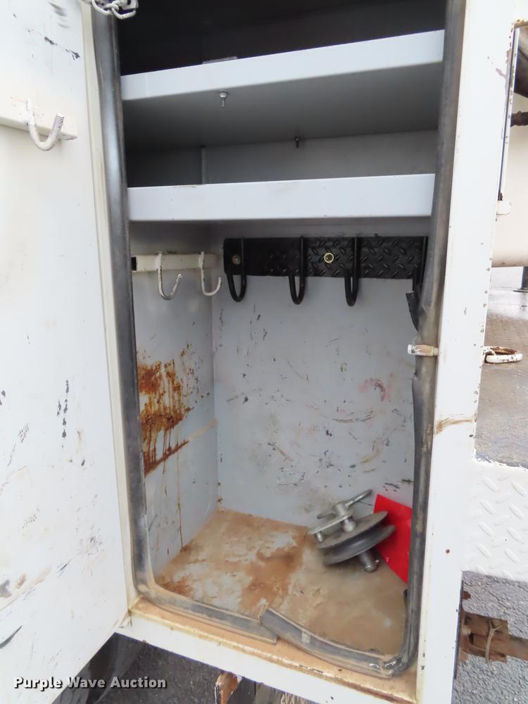 image for item L1479 2009 Freightliner Business Class M2 bucket truck