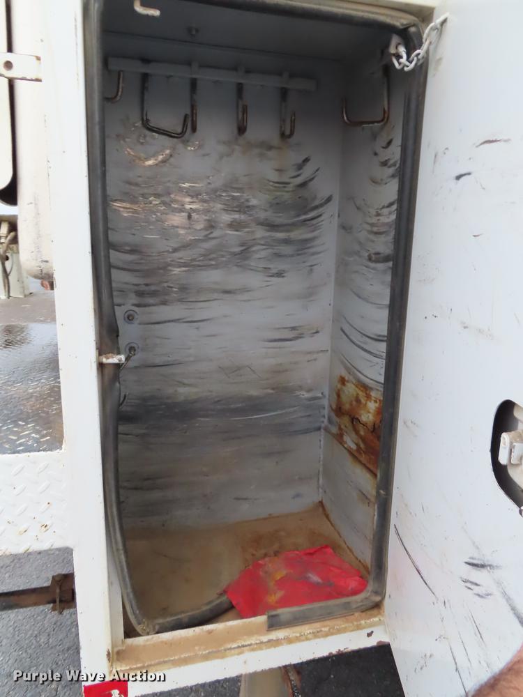 image for item L1479 2009 Freightliner Business Class M2 bucket truck