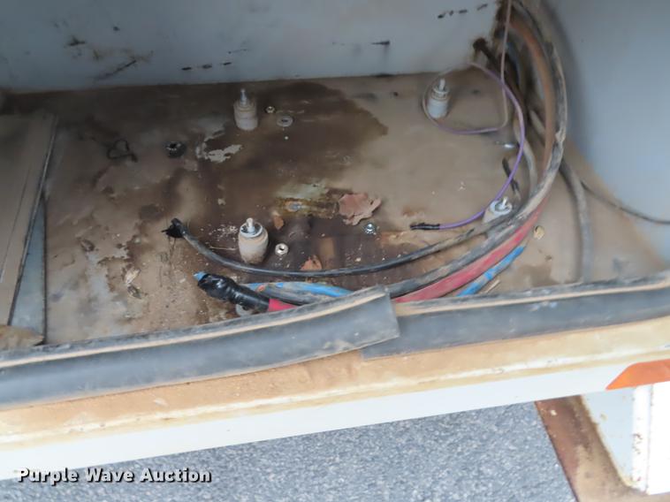 image for item L1479 2009 Freightliner Business Class M2 bucket truck