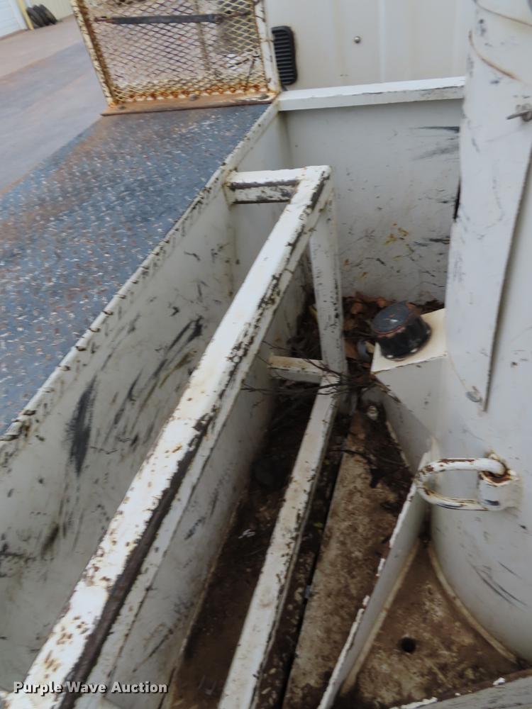 image for item L1479 2009 Freightliner Business Class M2 bucket truck