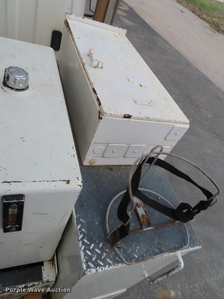 image for item L1479 2009 Freightliner Business Class M2 bucket truck