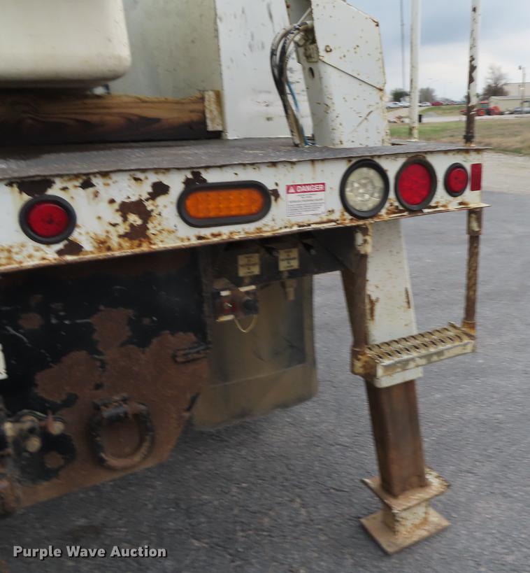 image for item L1479 2009 Freightliner Business Class M2 bucket truck