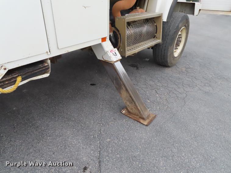 image for item L1479 2009 Freightliner Business Class M2 bucket truck