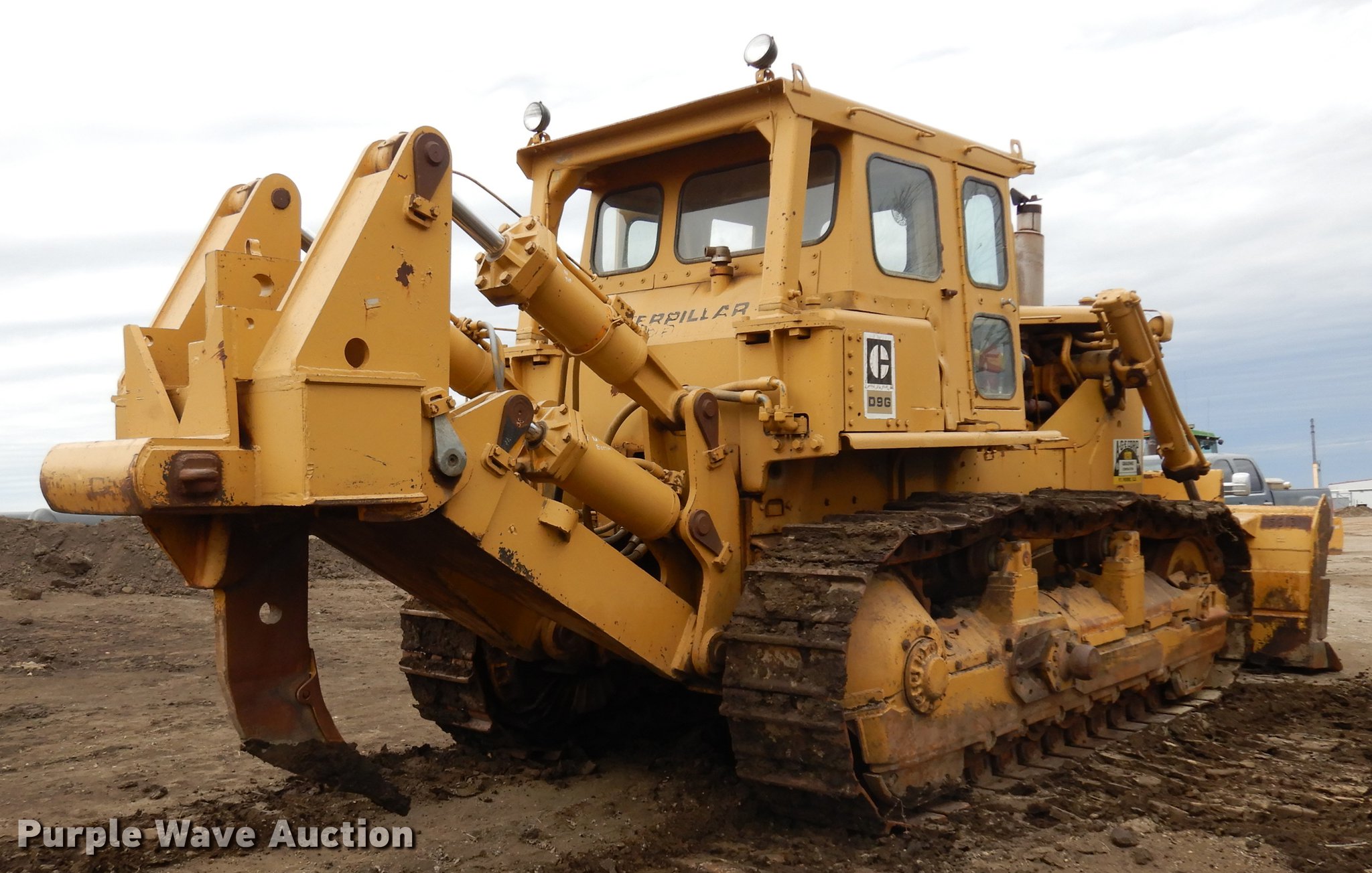 1974 Caterpillar D9G dozer in Onida, SD Item DC4647 sold Purple Wave