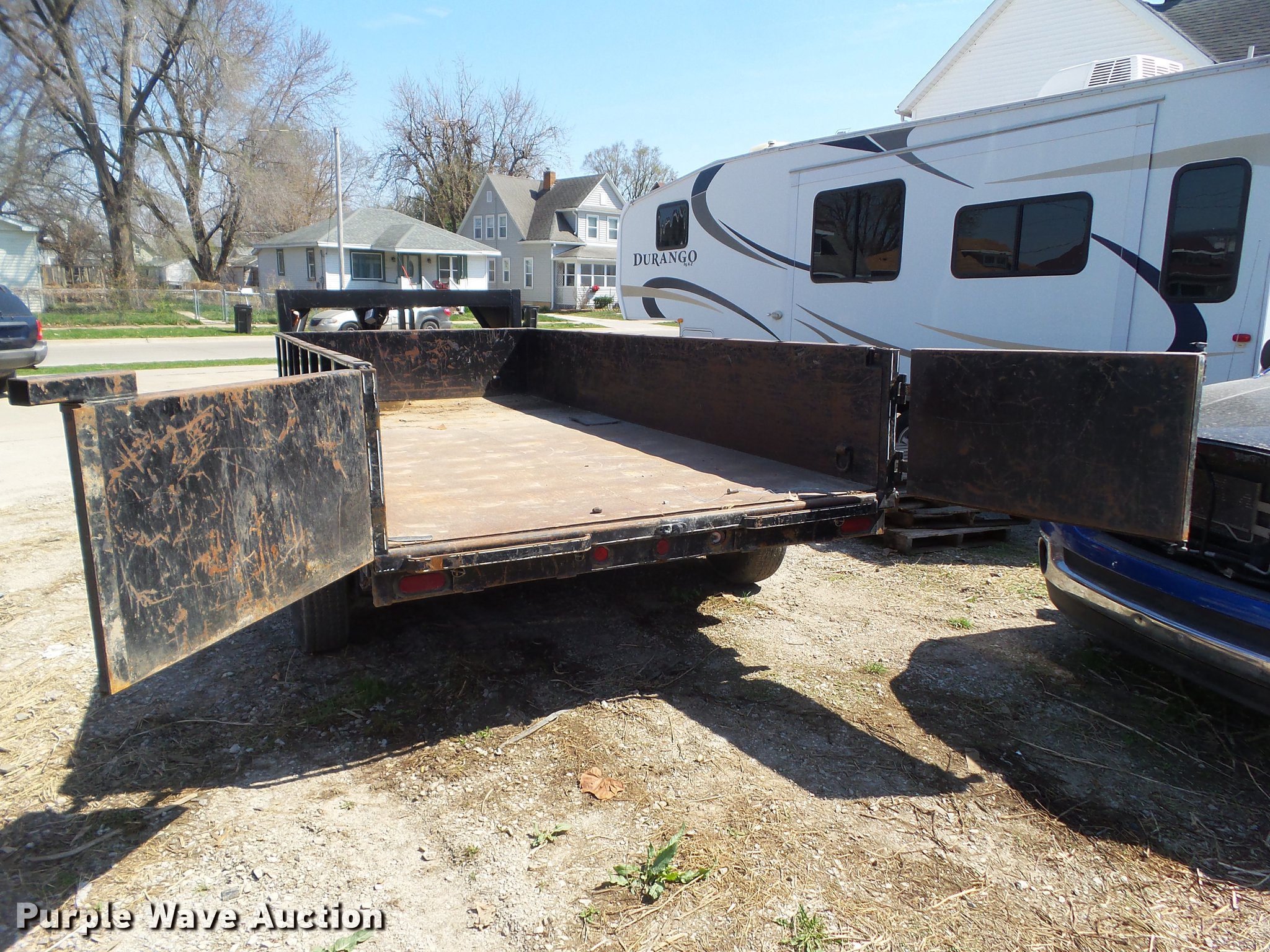 2010 Chaparral dump trailer in Ottumwa, IA Item EM9151 sold Purple Wave
