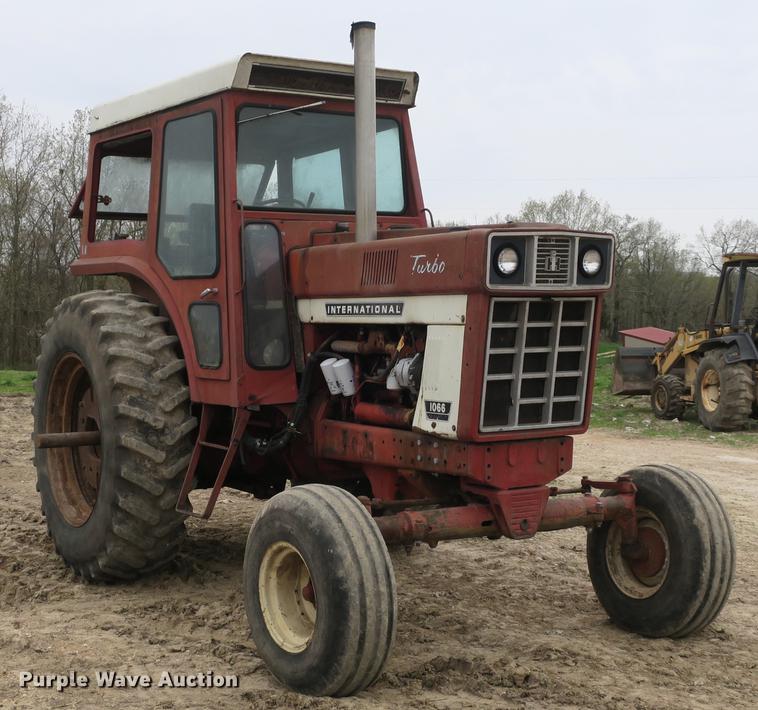 image for item DB8815 International 1066 tractor