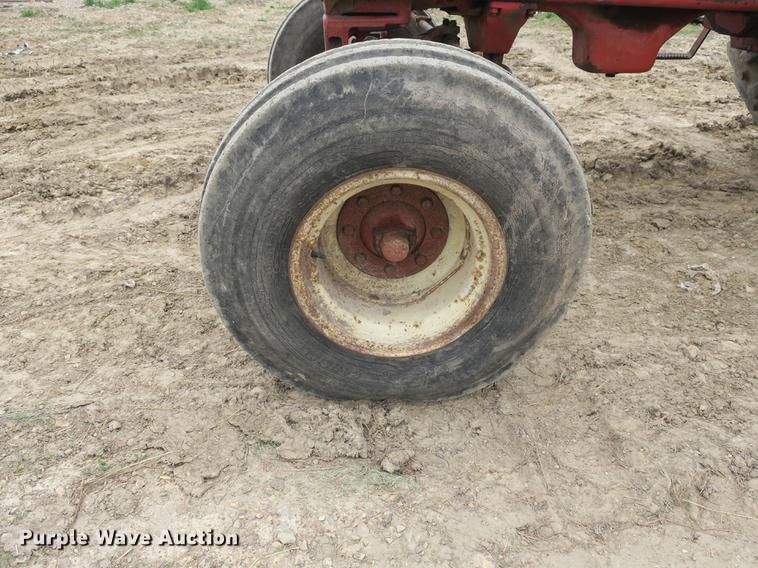 image for item DB8815 International 1066 tractor