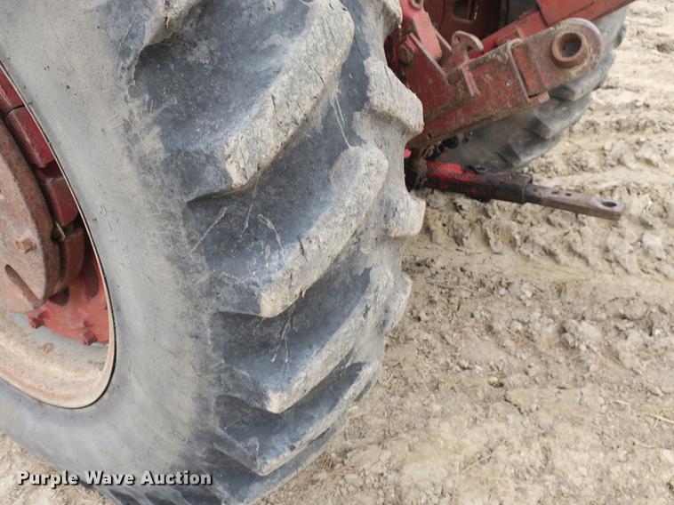 image for item DB8815 International 1066 tractor