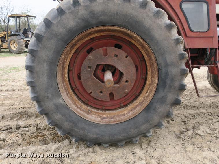 image for item DB8815 International 1066 tractor