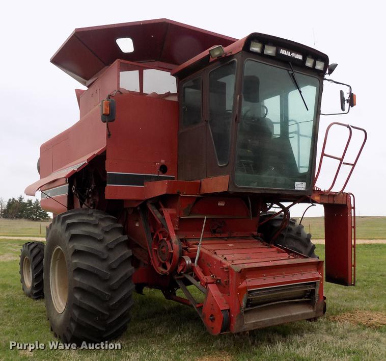 image for item DB9711 1991 Case IH 1680 combine