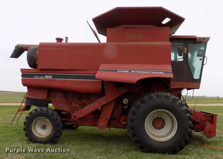 image for item DB9711 1991 Case IH 1680 combine