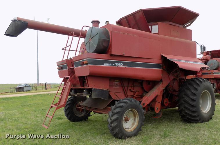 image for item DB9711 1991 Case IH 1680 combine