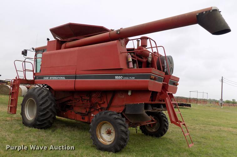 image for item DB9711 1991 Case IH 1680 combine