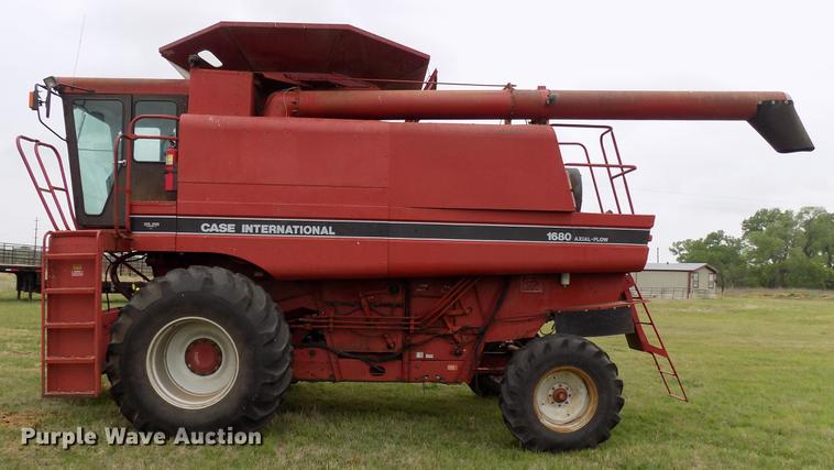 image for item DB9711 1991 Case IH 1680 combine