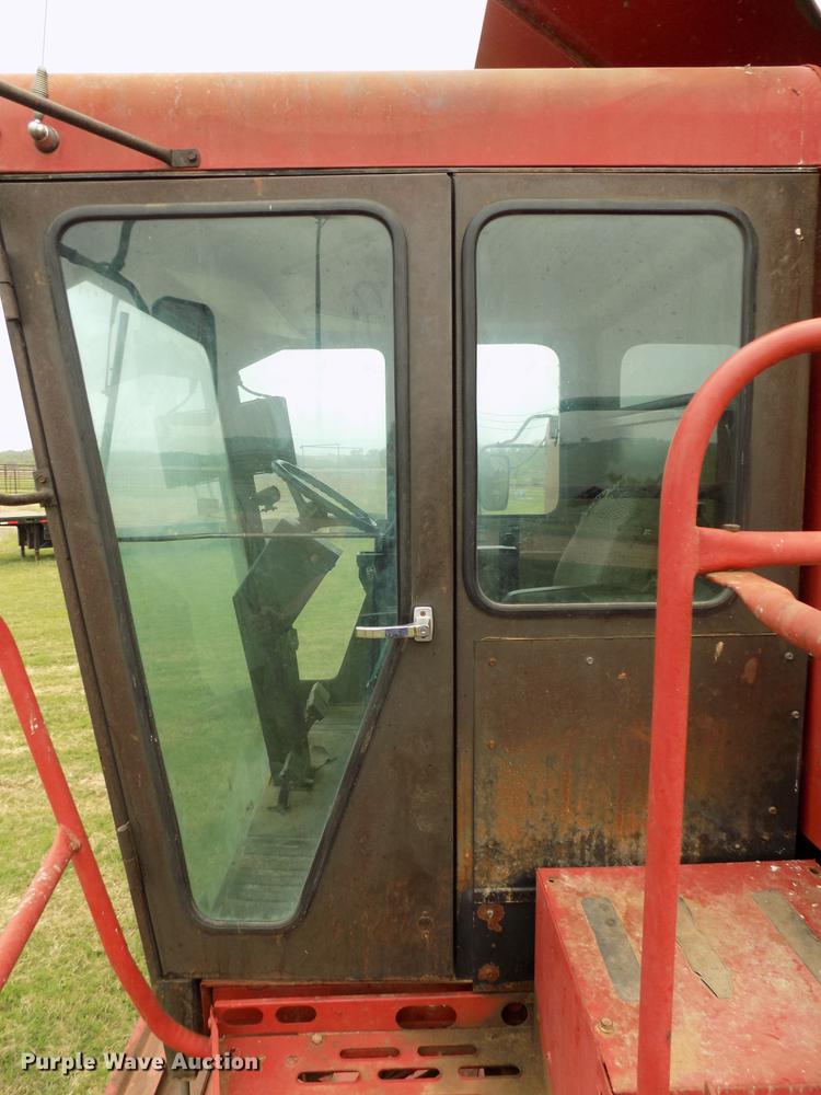 image for item DB9711 1991 Case IH 1680 combine