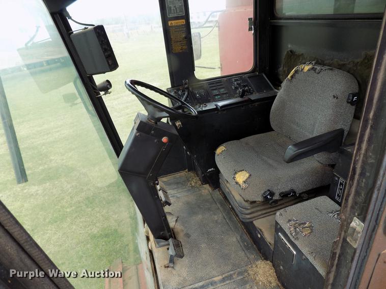 image for item DB9711 1991 Case IH 1680 combine