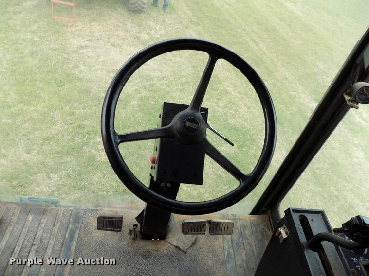 image for item DB9711 1991 Case IH 1680 combine