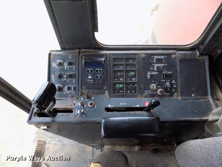 image for item DB9711 1991 Case IH 1680 combine