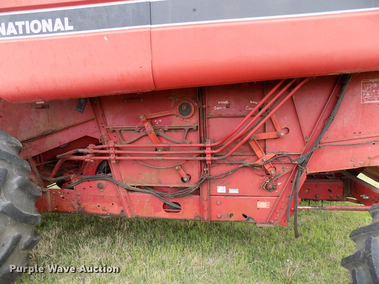 image for item DB9711 1991 Case IH 1680 combine