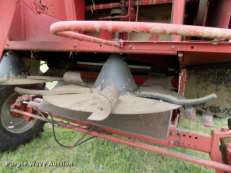 image for item DB9711 1991 Case IH 1680 combine