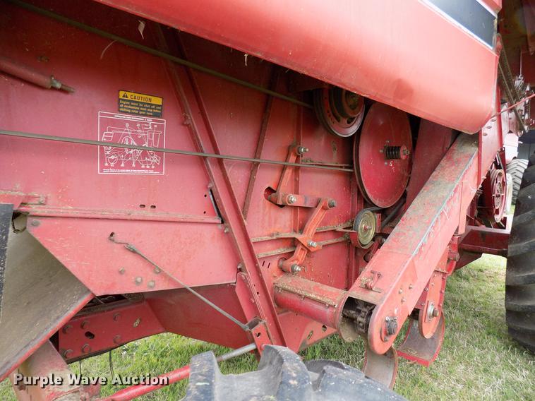 image for item DB9711 1991 Case IH 1680 combine
