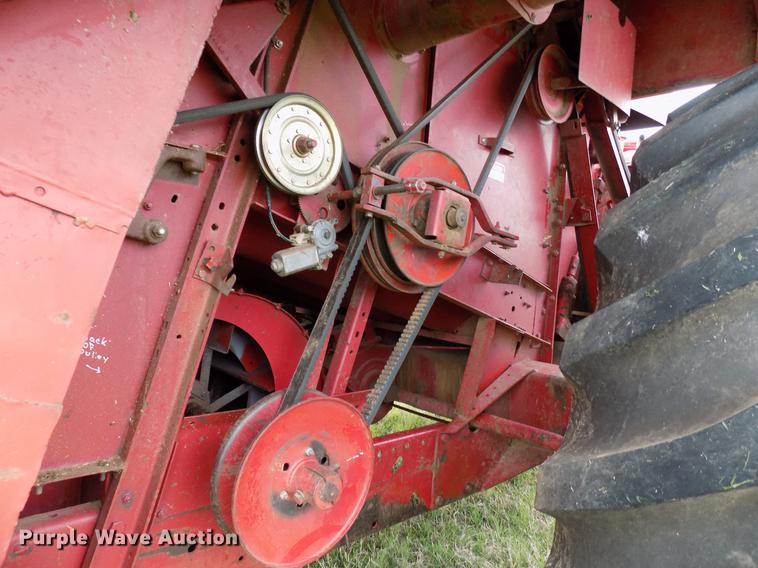 image for item DB9711 1991 Case IH 1680 combine