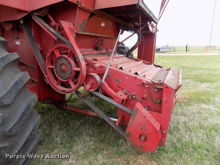 image for item DB9711 1991 Case IH 1680 combine