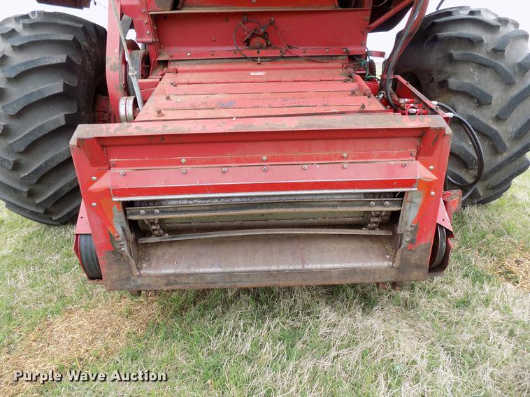 image for item DB9711 1991 Case IH 1680 combine