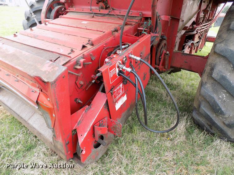 image for item DB9711 1991 Case IH 1680 combine