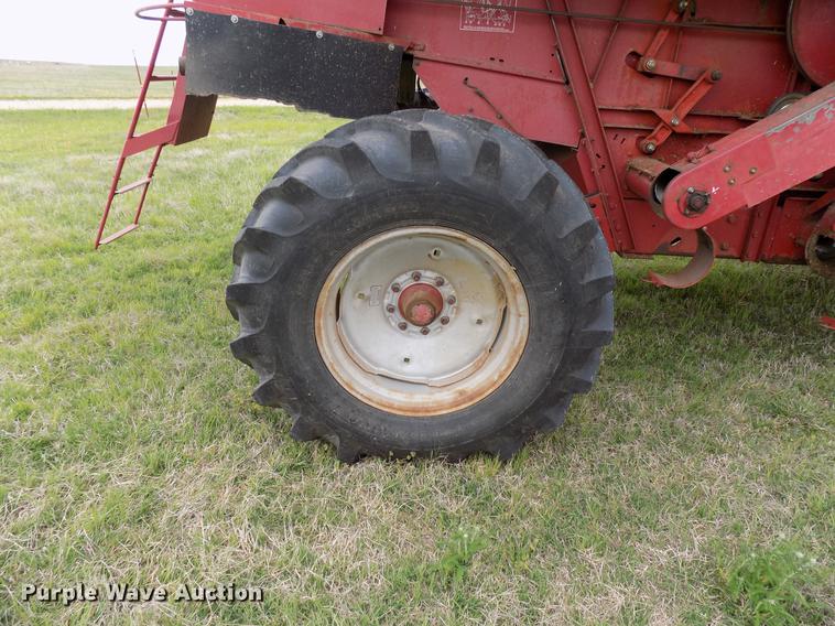 image for item DB9711 1991 Case IH 1680 combine