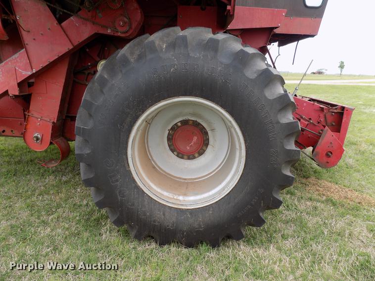 image for item DB9711 1991 Case IH 1680 combine