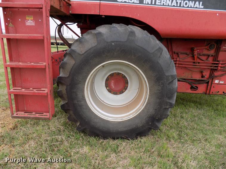 image for item DB9711 1991 Case IH 1680 combine