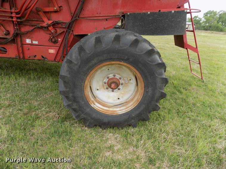 image for item DB9711 1991 Case IH 1680 combine