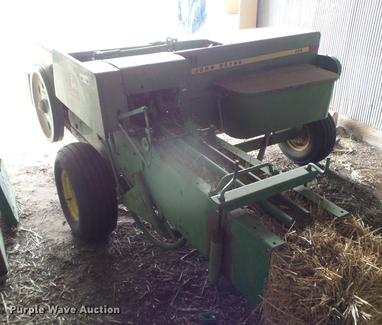 image for item DC5218 1980 John Deere 336 small square baler