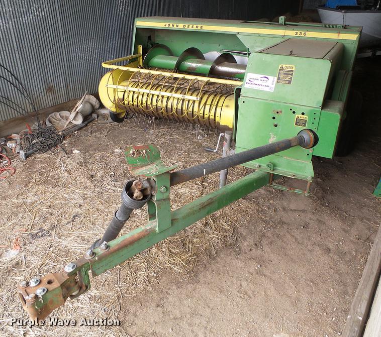 image for item DC5218 1980 John Deere 336 small square baler