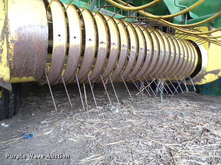 image for item DC5218 1980 John Deere 336 small square baler