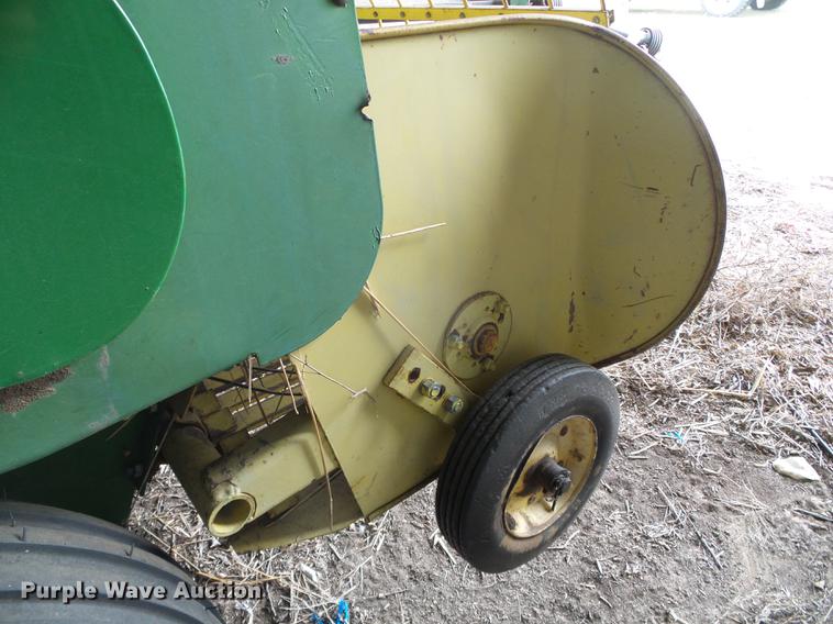 image for item DC5218 1980 John Deere 336 small square baler