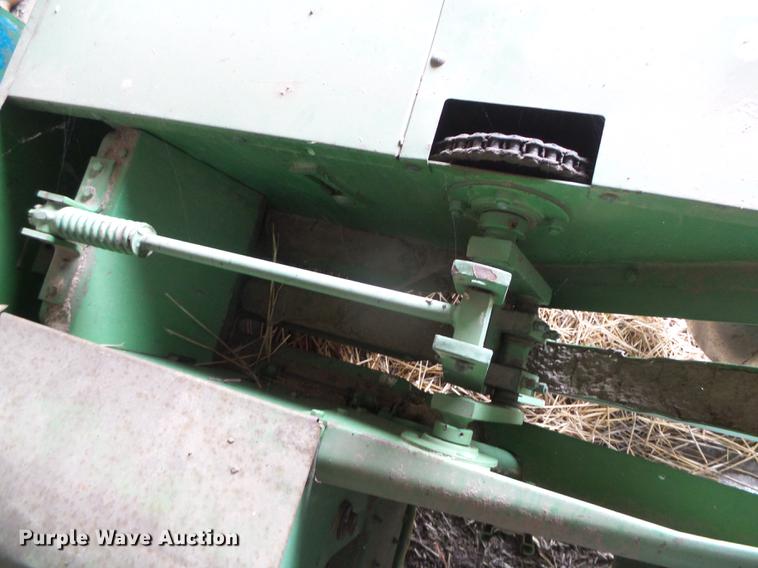 image for item DC5218 1980 John Deere 336 small square baler