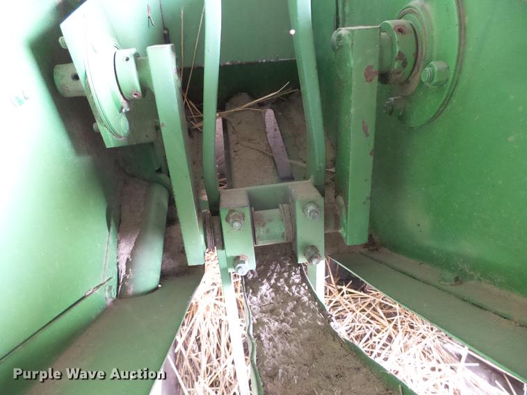 image for item DC5218 1980 John Deere 336 small square baler