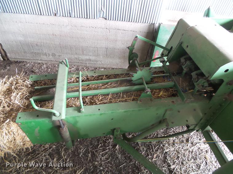 image for item DC5218 1980 John Deere 336 small square baler