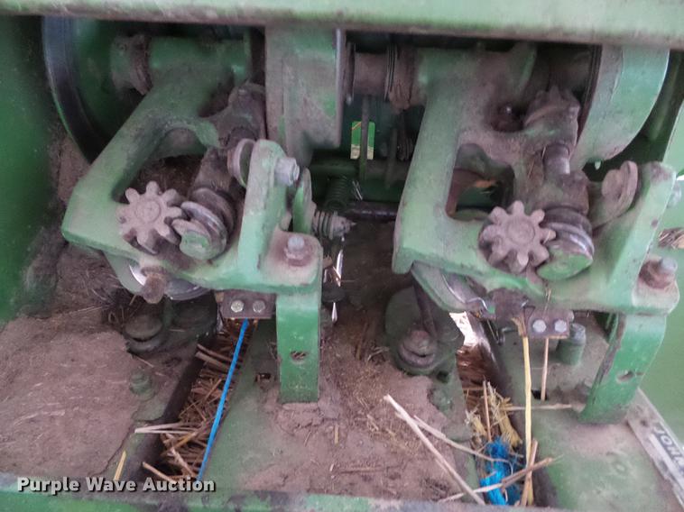 image for item DC5218 1980 John Deere 336 small square baler