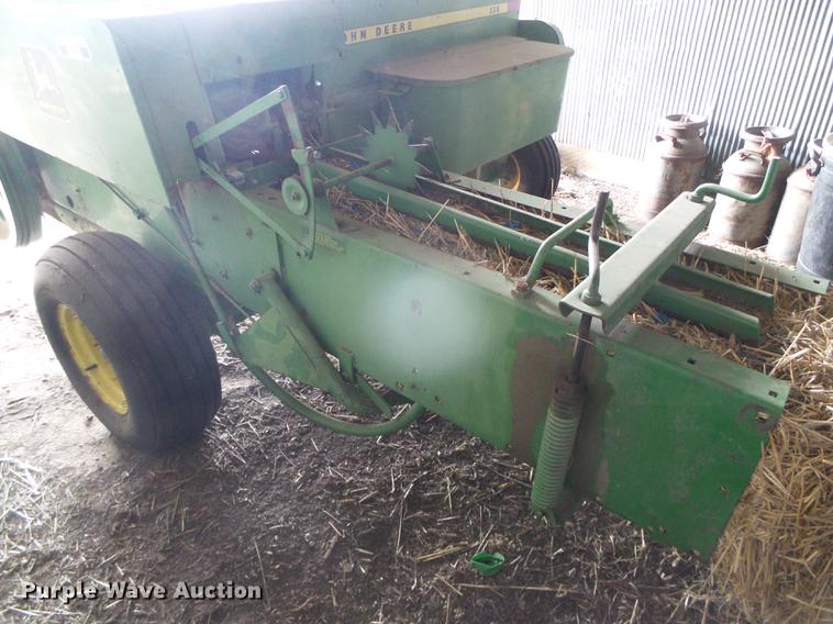 image for item DC5218 1980 John Deere 336 small square baler