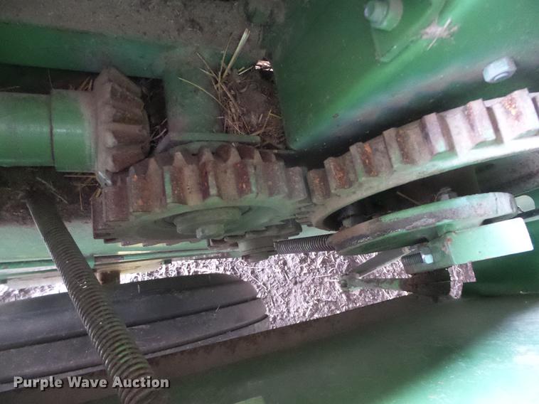 image for item DC5218 1980 John Deere 336 small square baler