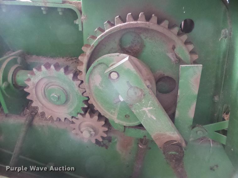 image for item DC5218 1980 John Deere 336 small square baler