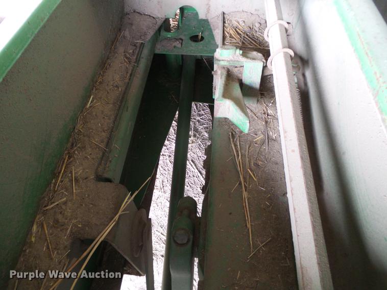 image for item DC5218 1980 John Deere 336 small square baler